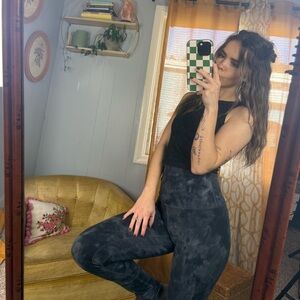 Lululemon Athletica // Black Tie-Dye Leggings